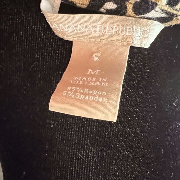 Women’s Banana Republic Leopard Blouse.  Size M - Picture 3 of 3